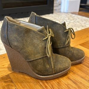 Enzo Angiolini faux suede textured wedge heel in a dark olive green/brown.
